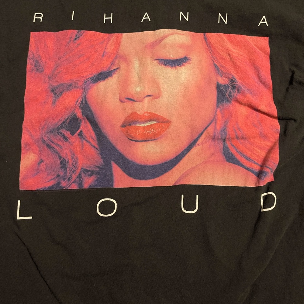 RIHANNA LOUD TOUR